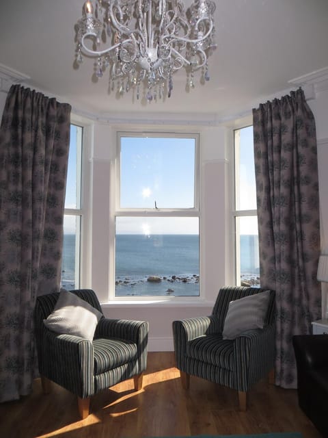 Bay View, Sleeps 18, 7 Bedrooms, 7 Bathrooms, Seafront, Criccieth House in Criccieth