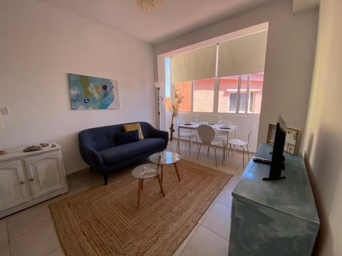 2BR with beachviews 1 min walking from the sea Condo in Gibraltar