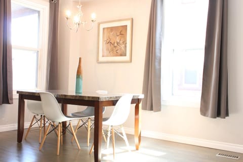 Stylish Home For A Perfect Stay for 4! Casa in Peterborough