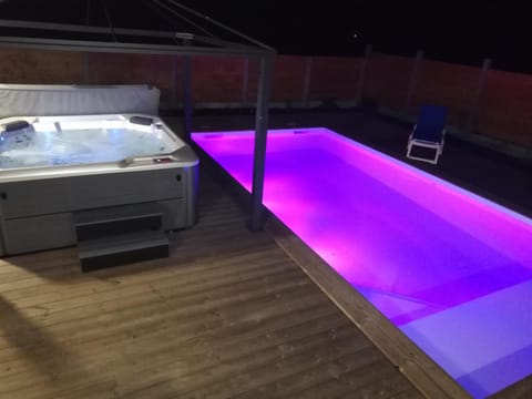 Magnifique Villa sur le Bassin d'Arcachon - JACUZZI+PISCINE - 8à10pers Villa in Biganos