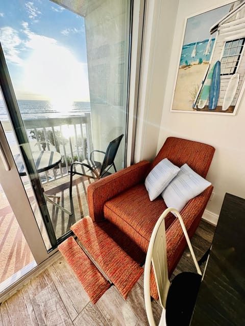 Daytona Beach Resort Private balcony Ocean Front Apartment hotel in Holly Hill