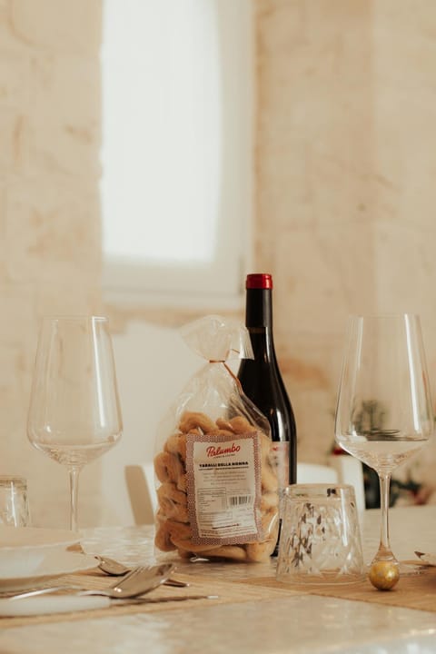 Decorative detail, Dining area, kitchen