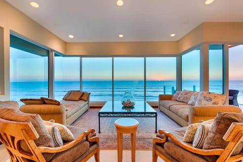 Celebrity Oceanfront Estate Casa in La Jolla