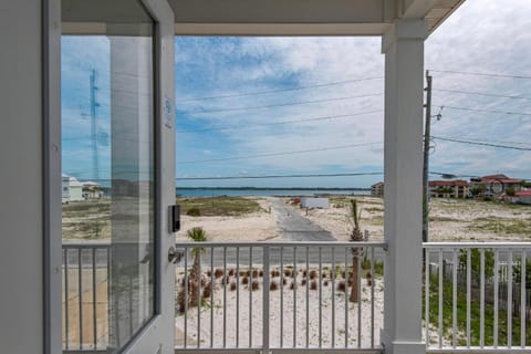 Toes In The Sand - Main House Haus in Pensacola Beach