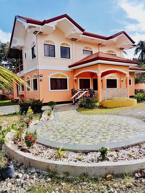 Chateau La Princesa with cozy terrace House in Puerto Princesa