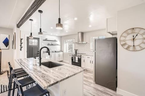 NEW Luxurious Modern Space just West of Denver Condo in Wheat Ridge