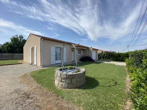 Villa lumineuse avec jardin, à 500m de la mer et proche du centre - Fouras - FR-1-709-51 Maison in Fouras