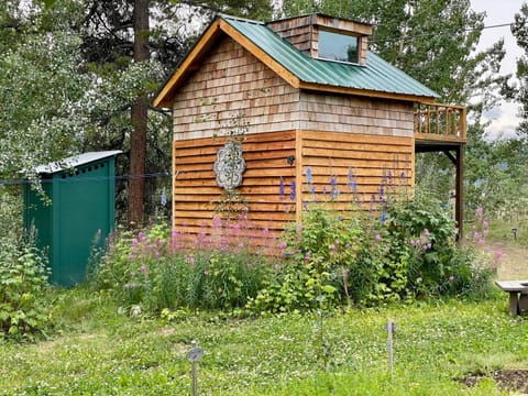 Property building, Day, Natural landscape, Garden, Garden view, Garden view