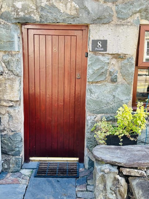 Trawsfynydd Stone Cottage House in Trawsfynydd