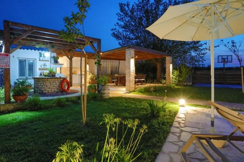 Patio, BBQ facilities, Garden, Dining area