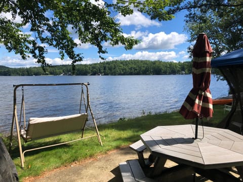 Cozy Lakefront with Beach of your own! Maison in Webster Lake