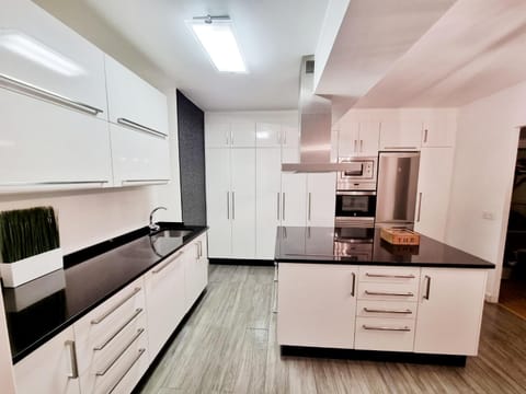 Kitchen or kitchenette, dishwasher, minibar, pet friendly, stove, toaster