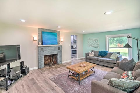 Modern Washington Vacation Rental with Mountain View Haus in Baring