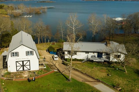 Lured on the Lake Suite (LOL) Apartment in Ridgedale