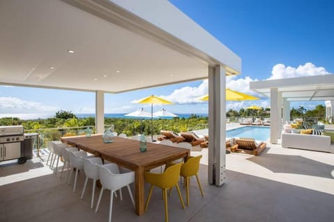 Villa Solis, 7 bedroom Midcentury villa with amazing views Moradia in Saint Martin
