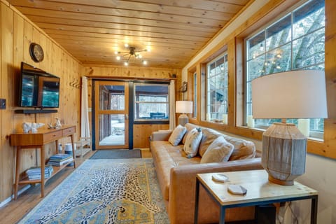 Leavenworth Cabin with Private Hot Tub! Maison in Lake Wenatchee