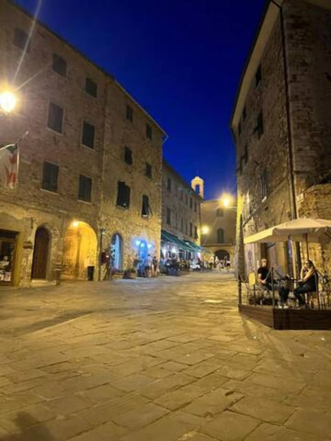 Neighbourhood, City view, Street view, Location