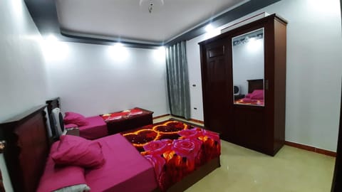 Bed, TV and multimedia, Living room, Photo of the whole room, Seating area, Bedroom, wardrobe