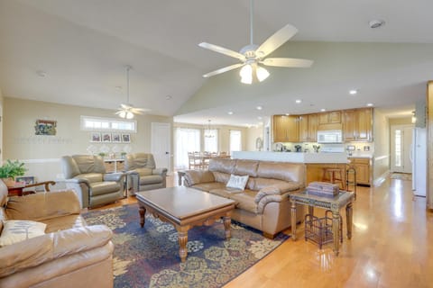 Pet-Friendly Milledgeville Home on Lake Sinclair! Casa in Lake Sinclair