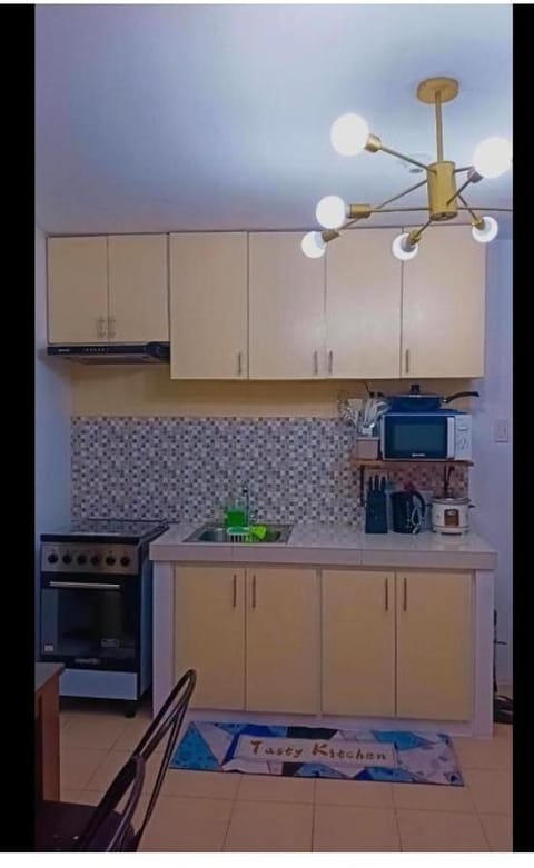 One spatial iloilo city two bedroom condo with free Netflix wifi pool and Gym Appartement in Iloilo City