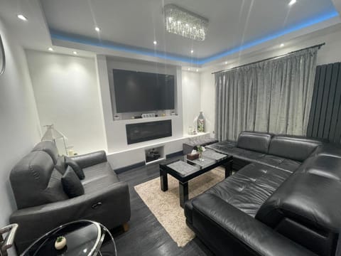 Luxury Holiday Home House in Stretford