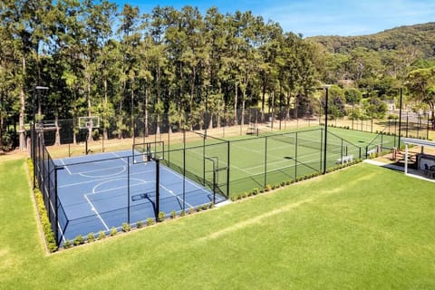 Day, Tennis court