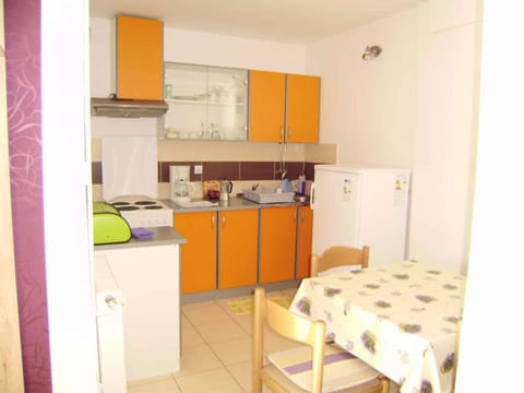 Coffee/tea facilities, Kitchen or kitchenette, Dining area