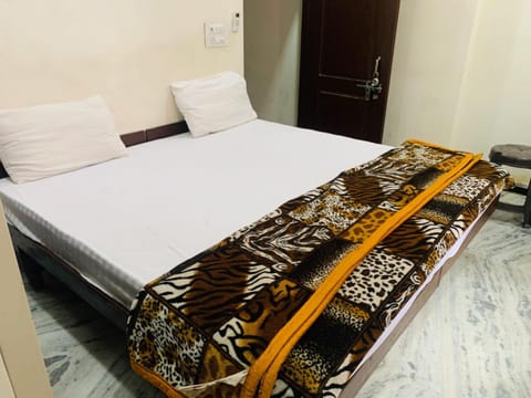 hotel white apple Bed and Breakfast in Udaipur