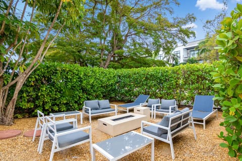 Seating area, Garden view, sunbed