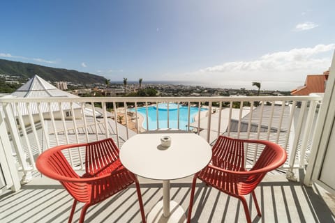 Balcony/Terrace, Pool view, Sea view