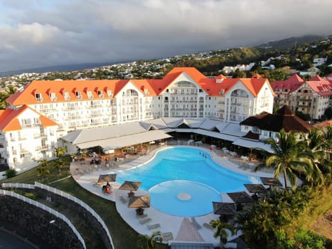 Bird's eye view, Pool view