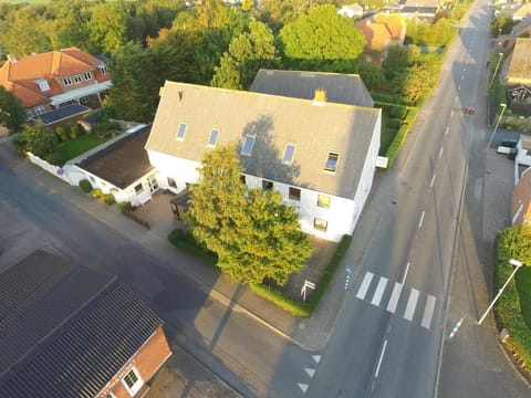 Property building, Neighbourhood, Bird's eye view, Street view