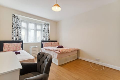 Beautiful Cozy Room Bed and Breakfast in London Borough of Croydon