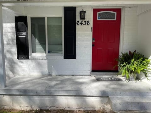 Four Bedroom Home Near Hartsfield Jackson Airport Casa in Riverdale