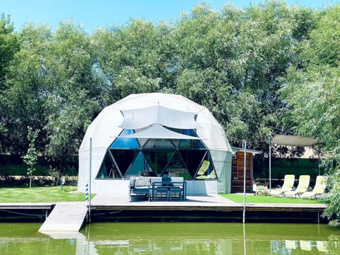 DOMEGLAMPING at FISHINGLAKE House in Siófok