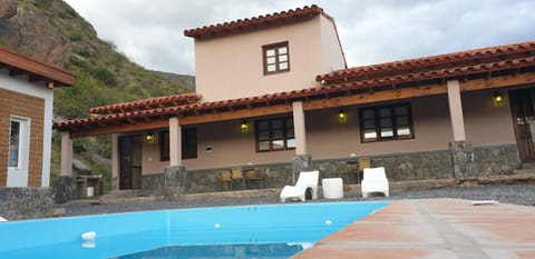 Property building, Natural landscape, Mountain view, Pool view, Swimming pool, sunbed