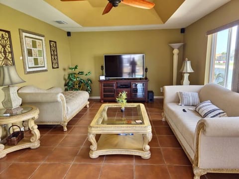 Welcome to Casa Royale House in Cape Coral