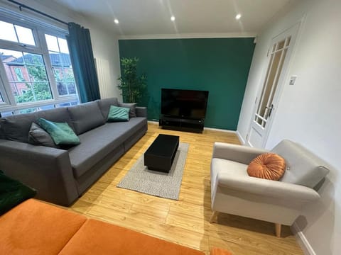 Stylish townhouse-Central location-Great discoun s Vacation rental in Milton Keynes