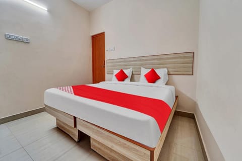 OYO Flagship Emerald Inn Hotel in Coimbatore