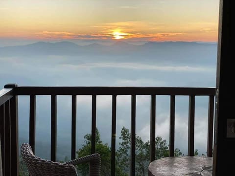 Patio, View (from property/room), Balcony/Terrace, Mountain view, Sunrise