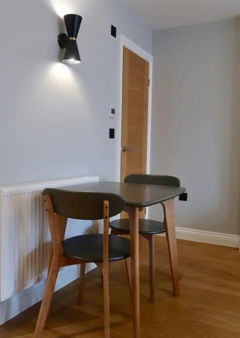 Stylish Studio Apartment, ensuite, kitchenette Apartment in Twickenham