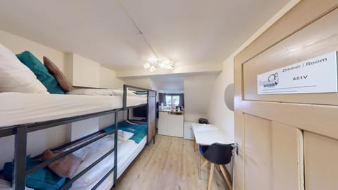 Solution-Grischun - Zentrales Dachzimmer - Kaffee&Tee - Gemeinschaftsbad - Etagenbett -Dachterrasse Appartement in Chur