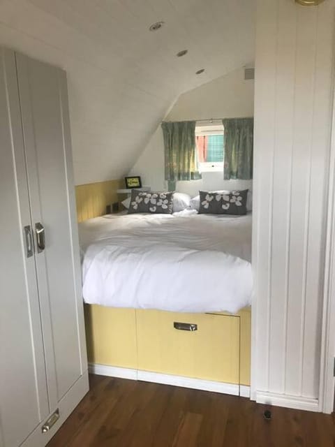 Bumble Bee Cottage Apartment in Plymouth