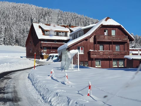 Property building, Day, Natural landscape, Winter, Mountain view