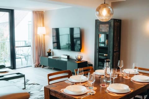 Living room, Seating area, Dining area