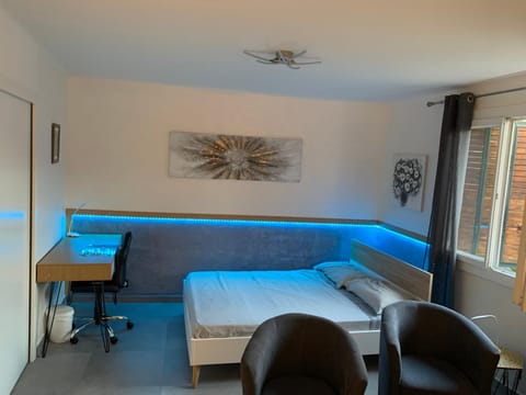 Grand studio très agréable avec bar, cuisine et terrasse Apartment in Cagnes-sur-Mer