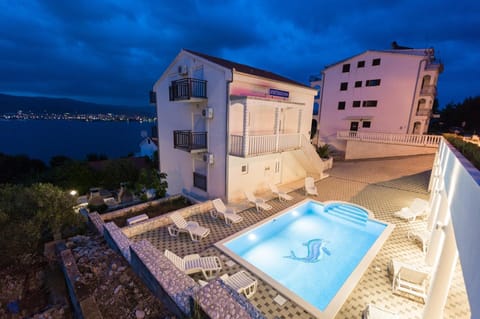 Property building, Facade/entrance, Off site