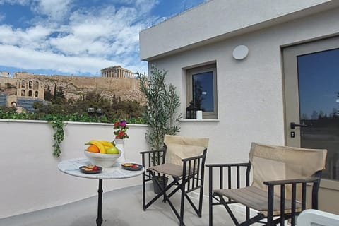 Property building, Natural landscape, View (from property/room), Balcony/Terrace, Living room, Seating area, Mountain view