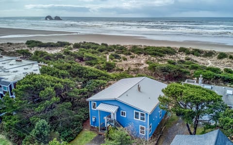 Lifesaver House in Rockaway Beach