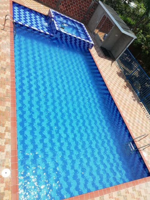 Swimming pool, Swimming pool